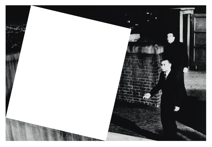 Джон Балдессари. Из серии «Дикое пространство». Два изумленных взгляда на точку, закрытую плоскостью (Малевичу). 1976. Черно-белая фотография, коллаж. Courtesy автор и Marian Goodman Gallery, Нью-Йорк/Париж