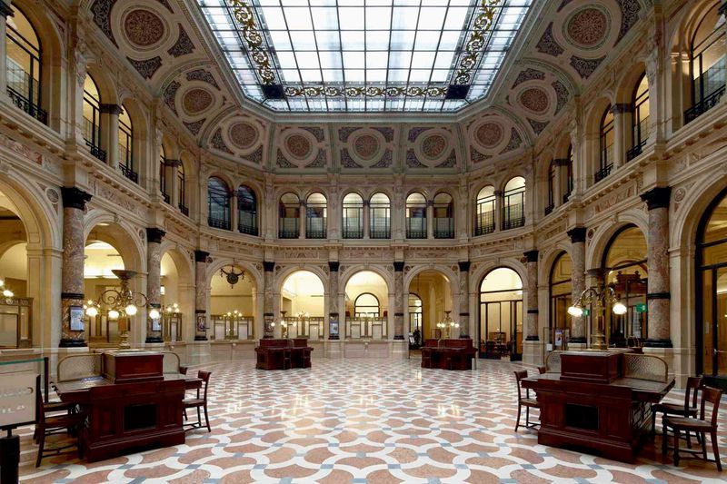 В 2011 году под руководством Микеле де Лукки была переделана экспозиция и разработана новая концепция освещения Галереи Италии в Милане. Источник artribune.com