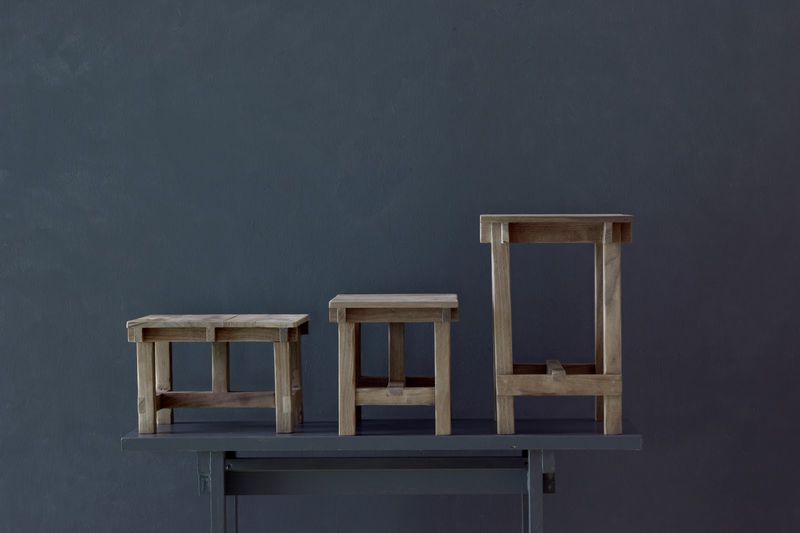 В 2011 году в миланской галерее Antonia Jannone прошла выставка Микеле де Лукки Tavolini («Столики»), на которой дизайнер представил несколько новых объектов и скульптур — из любимого сейчас дизайнером материала, дерева. Источник: antoniajannone.it