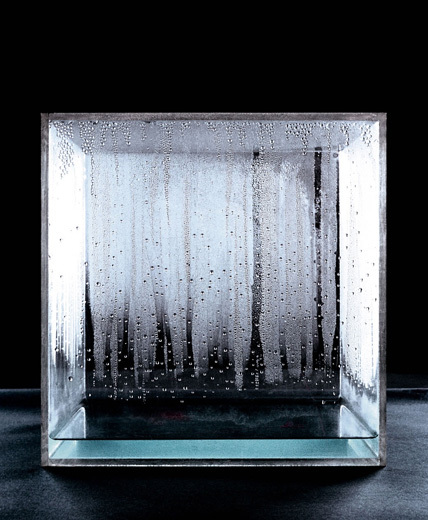 Ханс Хааке. Куб с конденсацией. 1965. Оргстекло, вода. Музей современного искусства MACBA, Барселона. © Museu d’Art Contemporani de Barcelona